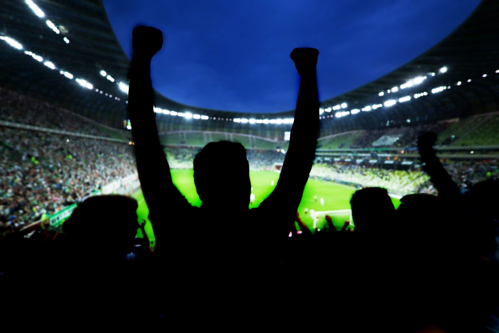 Venner på fodboldstadion